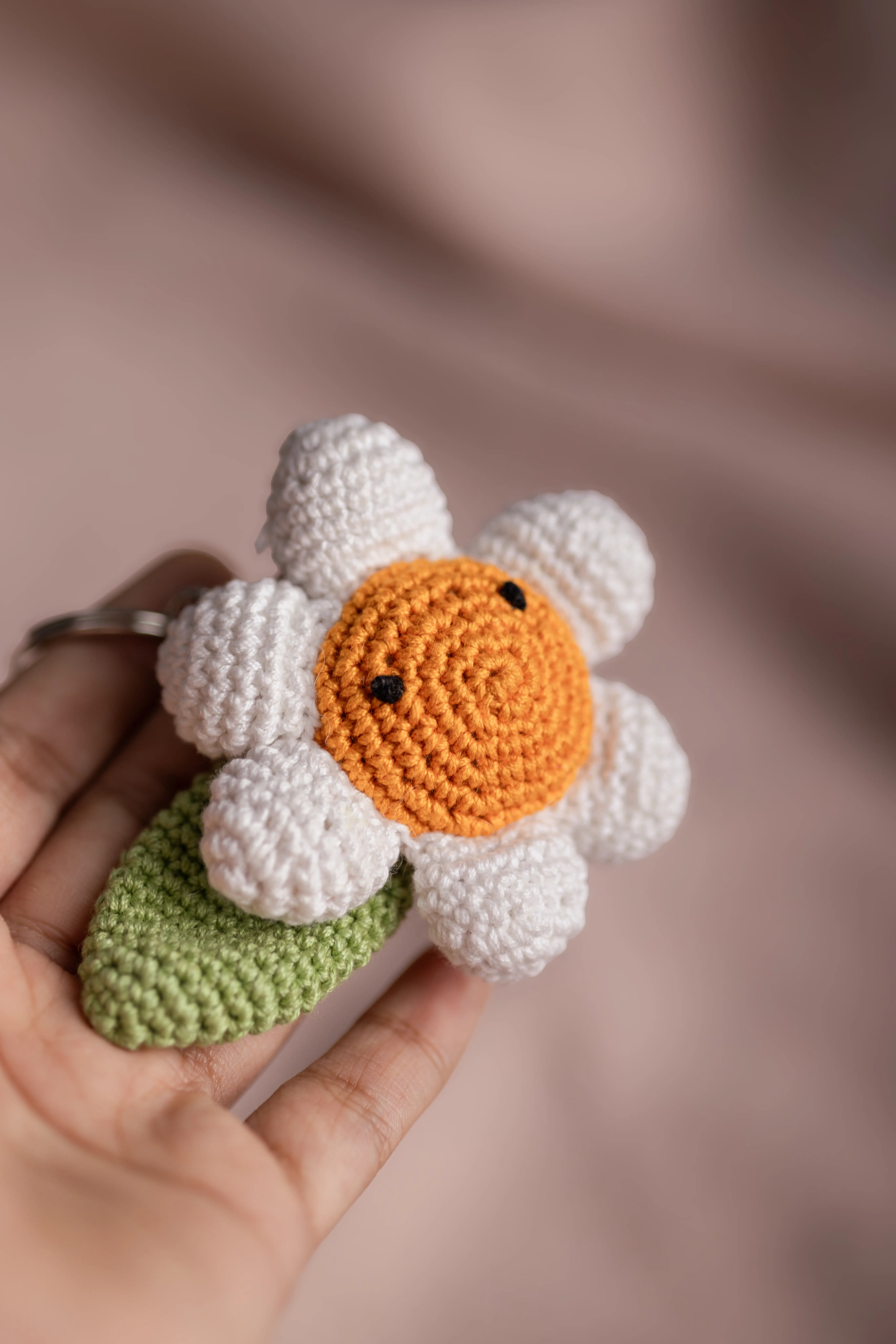 Daisy Flower Keychain (1)